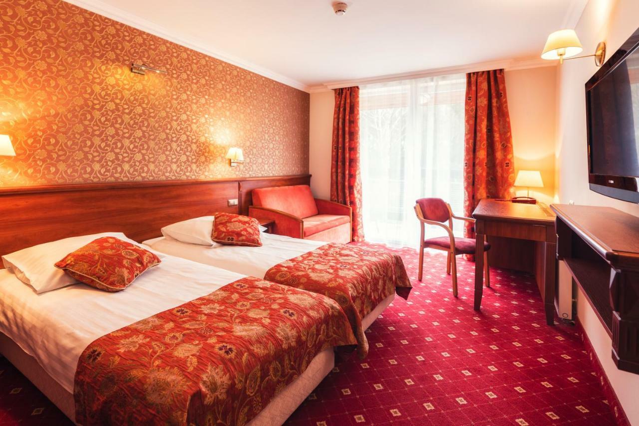 Hotel Albatros Serwy Экстерьер фото