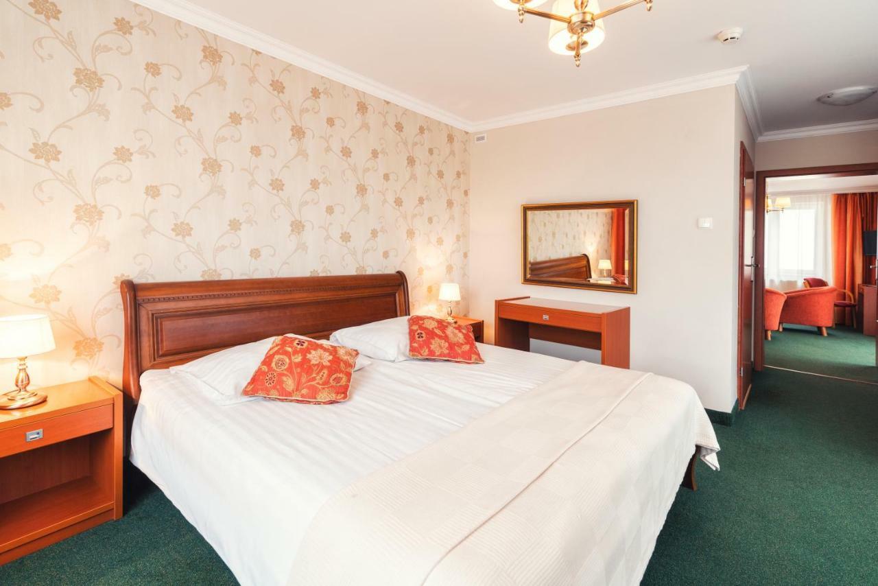 Hotel Albatros Serwy Экстерьер фото